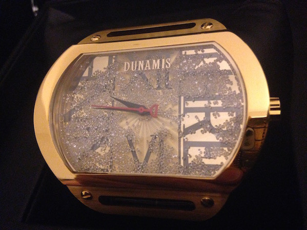 ダイヤモンドで時間が見にくい時計 デュナミスヘラクレス ブランディングコンサルタント 渡辺シンスケオフィシャルサイト